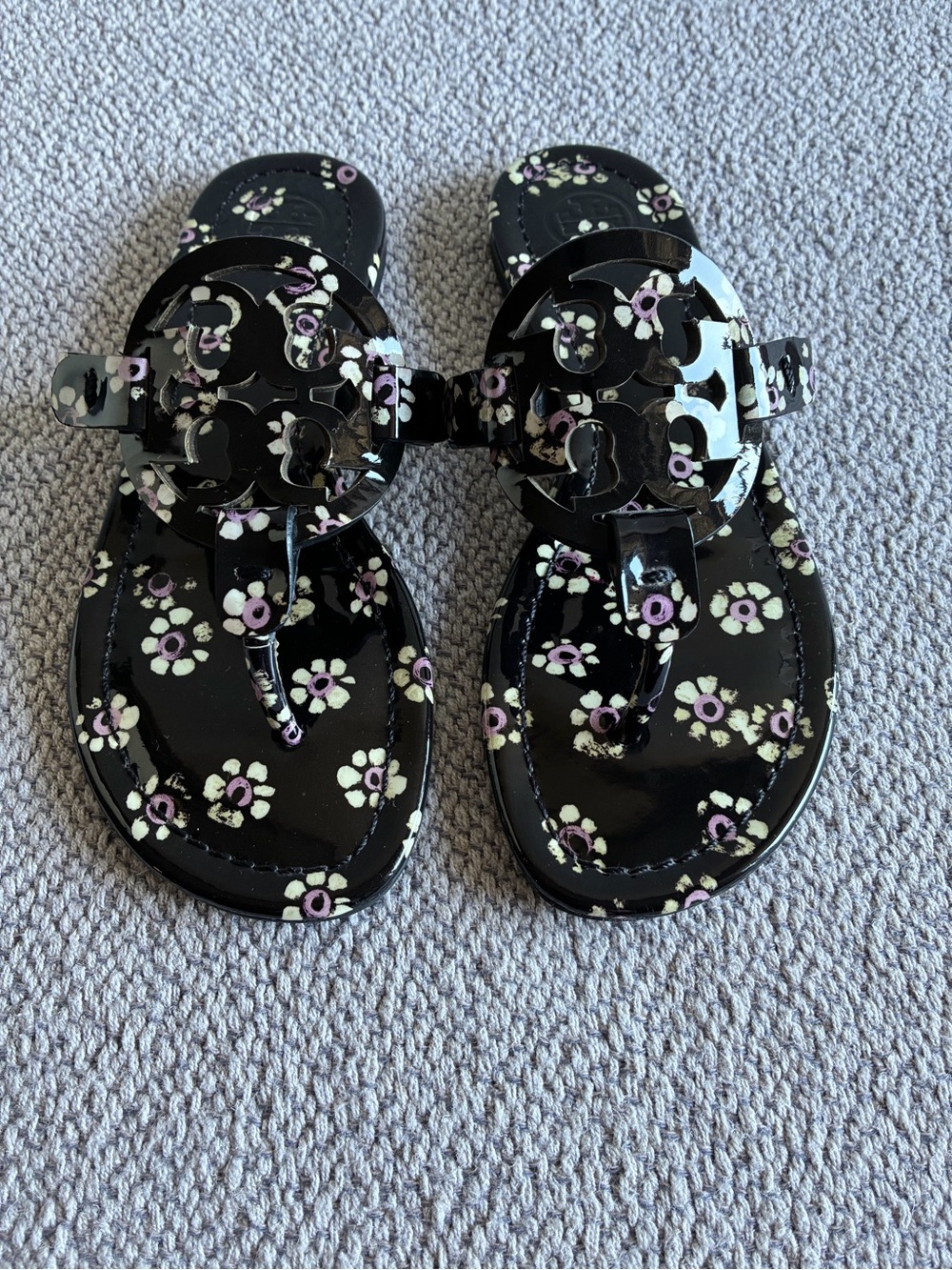 Tory Burch Miller Floral Patent Sandals Black Pink Women
Size 4.5 M EU 35.5